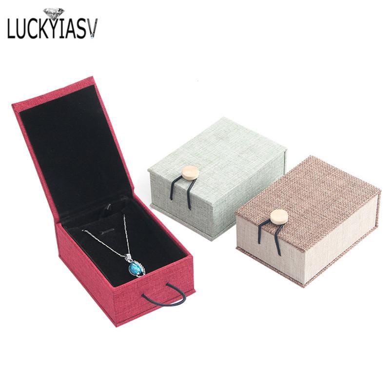 3 Colors Retro Luxury Linen Pendant Box Rectangular Flax Calligraphy Earring Pendant Storage Gift Box For Necklace Display
3 Colors Retro Luxury Linen Pendant Box Rectangular Flax Calligraphy Earring Pendant Storage Gift Box For Necklace Display