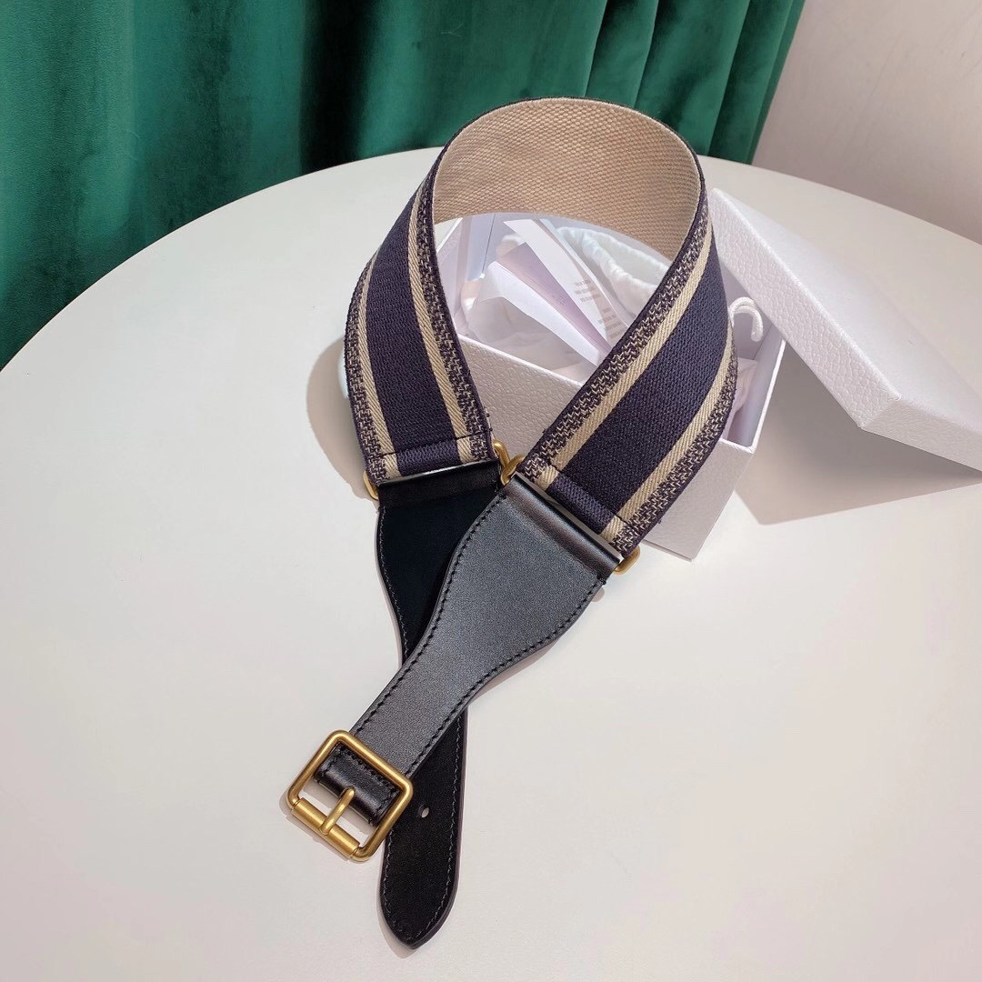 best quality 6.5 cm embroidered canvas with genuine leather gold pin buckle women belt with box women designers belts designer belts 06, Belt same the photo
best quality 6.5 cm embroidered canvas with genuine leather gold pin buckle women belt with box women designers belts designer belts 06, Belt same the photo