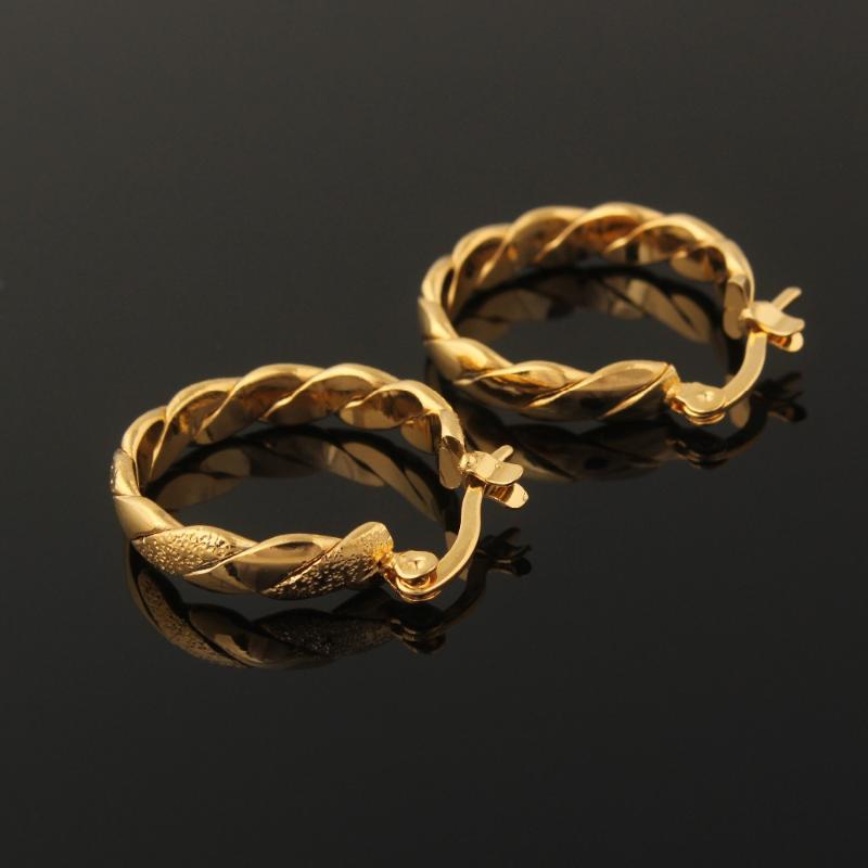 High Quality Earrings For Women Party Beautiful decoration Gold Color Winding Hoop Earrings Fashion Jewelry
High Quality Earrings For Women Party Beautiful decoration Gold Color Winding Hoop Earrings Fashion Jewelry