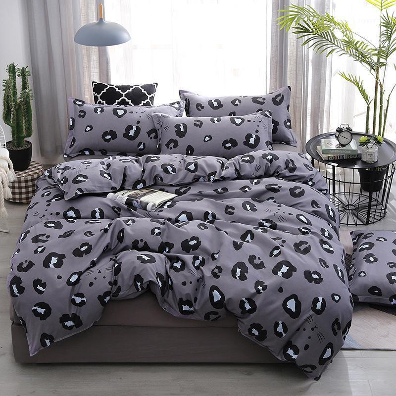 Bedding Sets J Leopard Print 4pcs Girl Boy Kid Bed Cover Set Duvet Adult Child Sheets Pillowcases Comforter 61033
Bedding Sets J Leopard Print 4pcs Girl Boy Kid Bed Cover Set Duvet Adult Child Sheets Pillowcases Comforter 61033