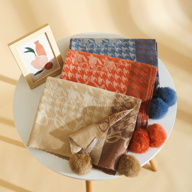 Autumn / winter 2020 Korean cashmere Plaid women's scarf fashionable and thickened with wool ball cashmere and shawl hair scarf
Autumn / winter 2020 Korean cashmere Plaid women's scarf fashionable and thickened with wool ball cashmere and shawl hair scarf