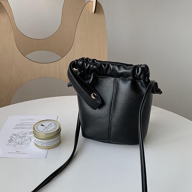 Drawstring bucket bag with fashionable texture New Retro single shoulder slant span bag, Black
Drawstring bucket bag with fashionable texture New Retro single shoulder slant span bag, Black