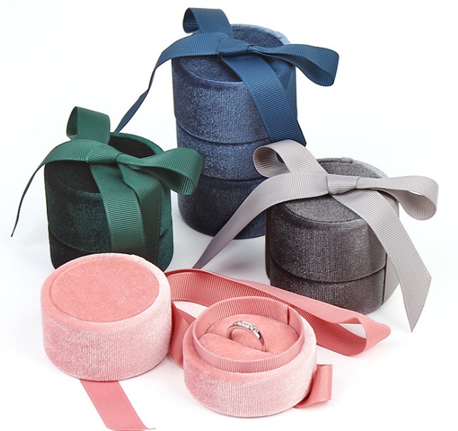 Cylinder corduroy jewelry box Earrings Ring Pendant packaging box Valentine's day gift box wedding party supplies
Cylinder corduroy jewelry box Earrings Ring Pendant packaging box Valentine's day gift box wedding party supplies