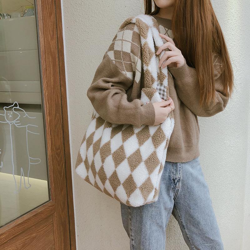 Evening Bags Diamond Pattern Women Plush Shoulder Bag Warm Cloth Fabric Handbag Canvas Tote Large Capacity Shopping Book For Ladies
Evening Bags Diamond Pattern Women Plush Shoulder Bag Warm Cloth Fabric Handbag Canvas Tote Large Capacity Shopping Book For Ladies