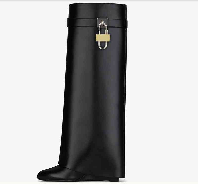 Boots LOCK Knee SHARK boots leather silver and gold finish asymmetrical metal padlock clad wedge almond shaped toe heel height 9cm T38D, Wear stick
Boots LOCK Knee SHARK boots leather silver and gold finish asymmetrical metal padlock clad wedge almond shaped toe heel height 9cm T38D, Wear stick