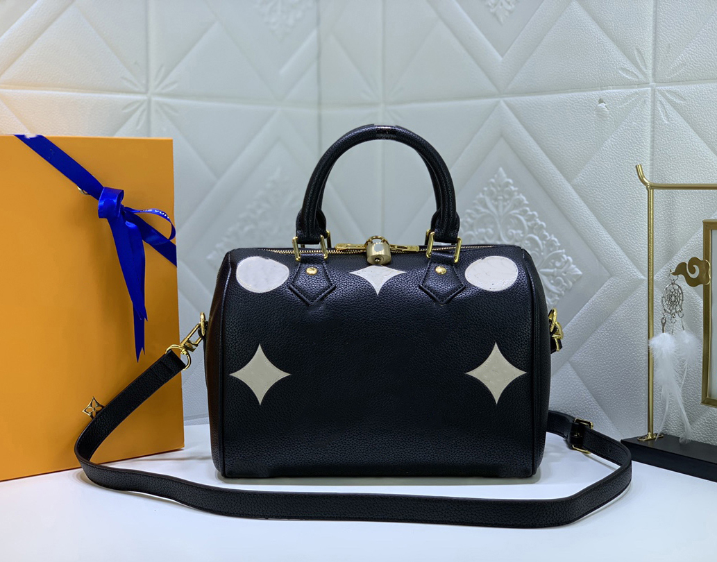 Designer Ladies Evening Bags Totes Handbag Genuine Leather Brand Messenger Chain Classic fashion High Quality Luxury size 25-19-15cm 58947 
Designer Ladies Evening Bags Totes Handbag Genuine Leather Brand Messenger Chain Classic fashion High Quality Luxury size 25-19-15cm 58947