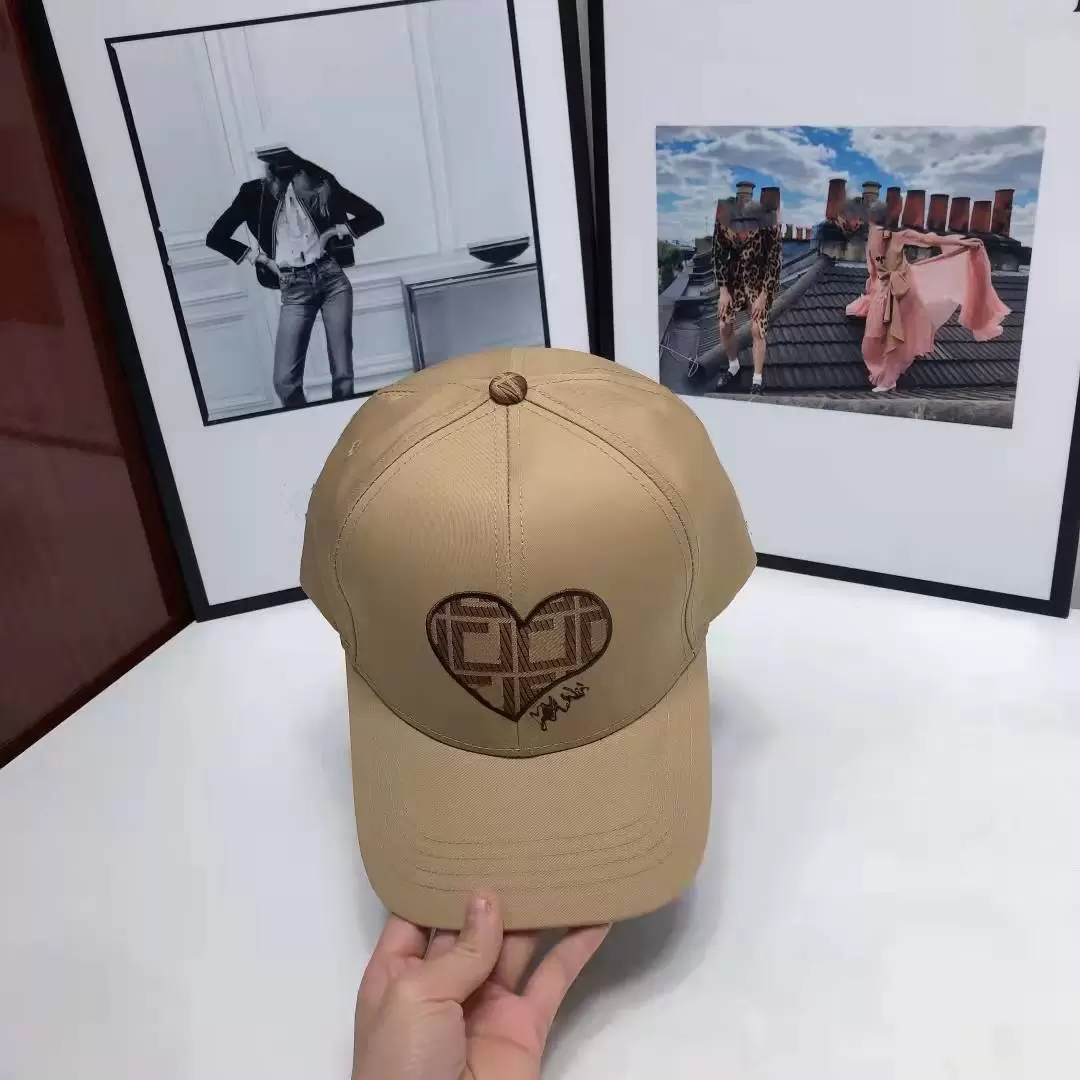 Luxury Designer Hat Baseball Cap Hat classic style high quality embroidery technology for men and women 3color optional sun shading leisure simple nice, Beige
Luxury Designer Hat Baseball Cap Hat classic style high quality embroidery technology for men and women 3color optional sun shading leisure simple nice, Beige