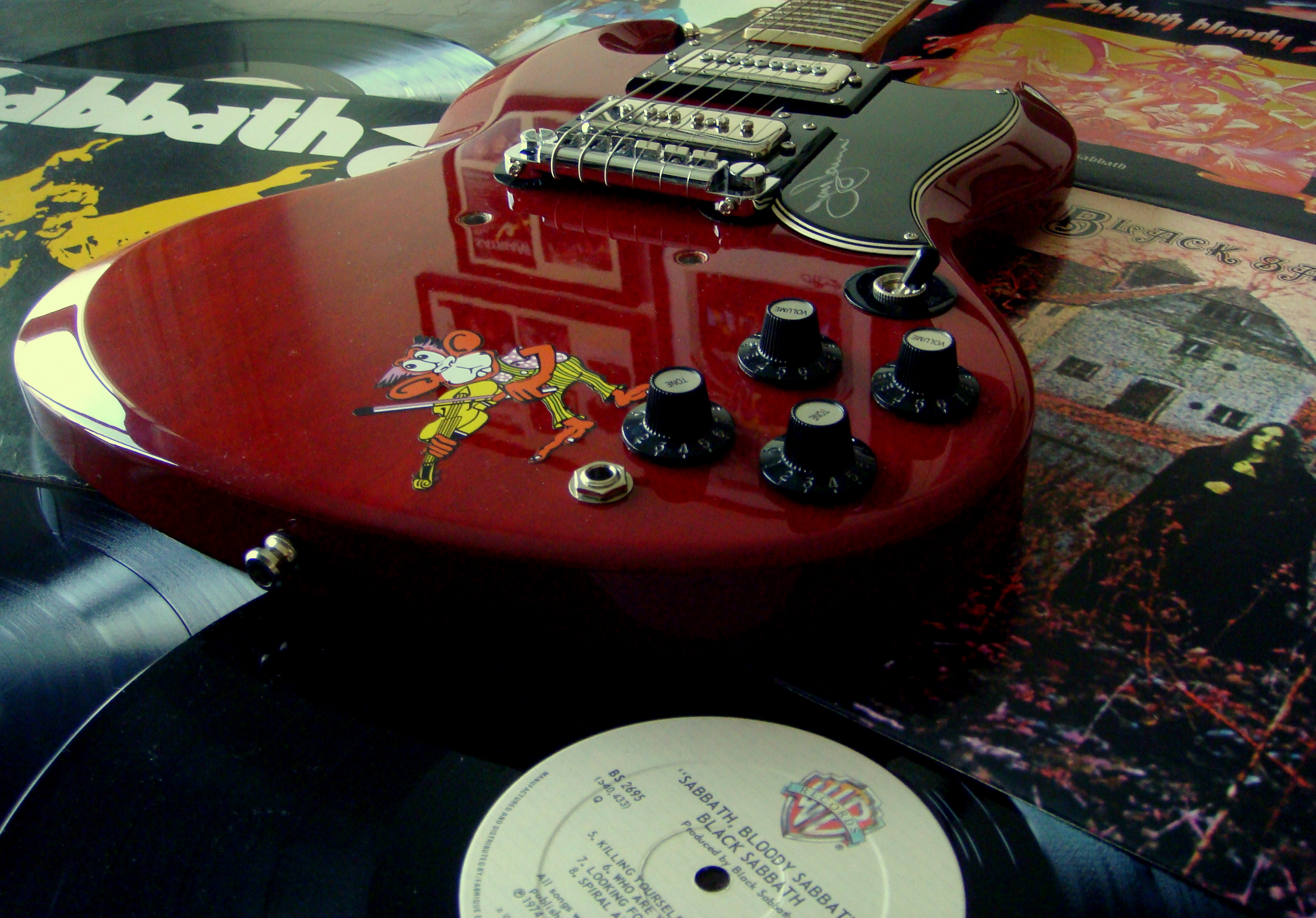 Promotion! Black Sabbath Tony Iommi Signed Legendary Cheery Red SG Monkey Electric Guitar Chrome Mini Pickups, Wrap Around Bridge
Promotion! Black Sabbath Tony Iommi Signed Legendary Cheery Red SG Monkey Electric Guitar Chrome Mini Pickups, Wrap Around Bridge