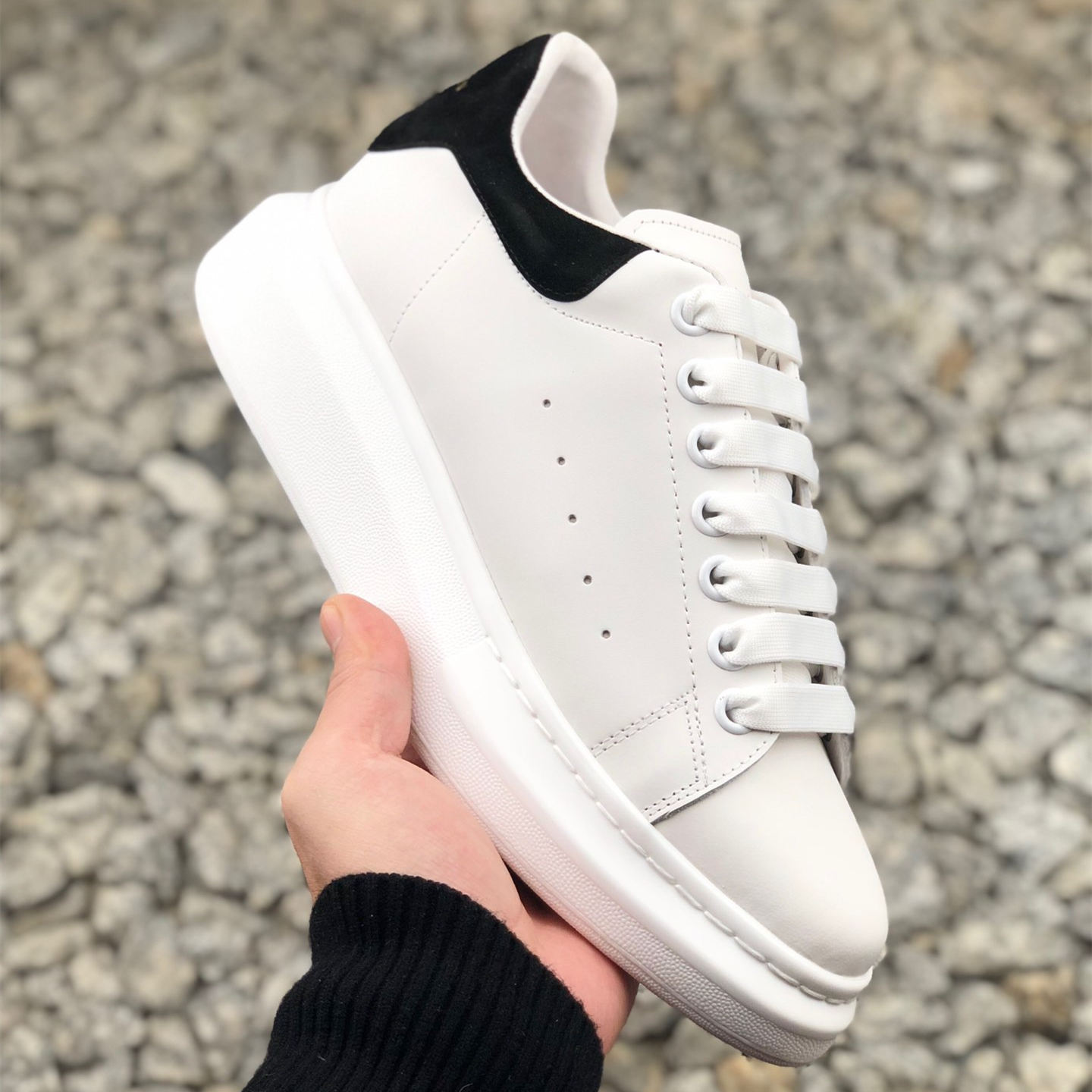 Classic Style Casual Shoes Womens Mens Trainers Leather Platform Shoes Flat Chaussures Excellent Quality Suede Lace-Up Men Women Sneakers, Color 01
Classic Style Casual Shoes Womens Mens Trainers Leather Platform Shoes Flat Chaussures Excellent Quality Suede Lace-Up Men Women Sneakers, Color 01