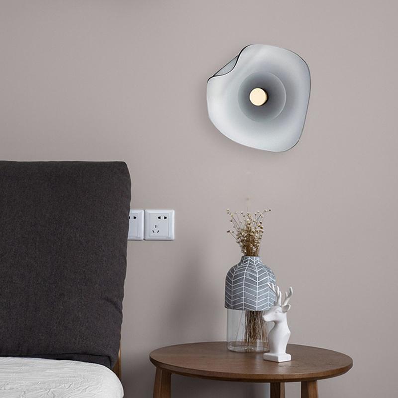 Postmodern minimalist wall lamp bedroom living room background wall decoration designer round bedside lamp Nordic
Postmodern minimalist wall lamp bedroom living room background wall decoration designer round bedside lamp Nordic