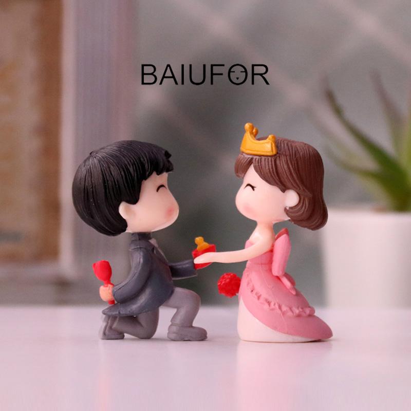 BAIUFOR Doll Couple Miniature Lover Marry Me Terrarium Figurines DIY Fairy Garden Decor Wedding cake decor Valentine's Day Gift
BAIUFOR Doll Couple Miniature Lover Marry Me Terrarium Figurines DIY Fairy Garden Decor Wedding cake decor Valentine's Day Gift