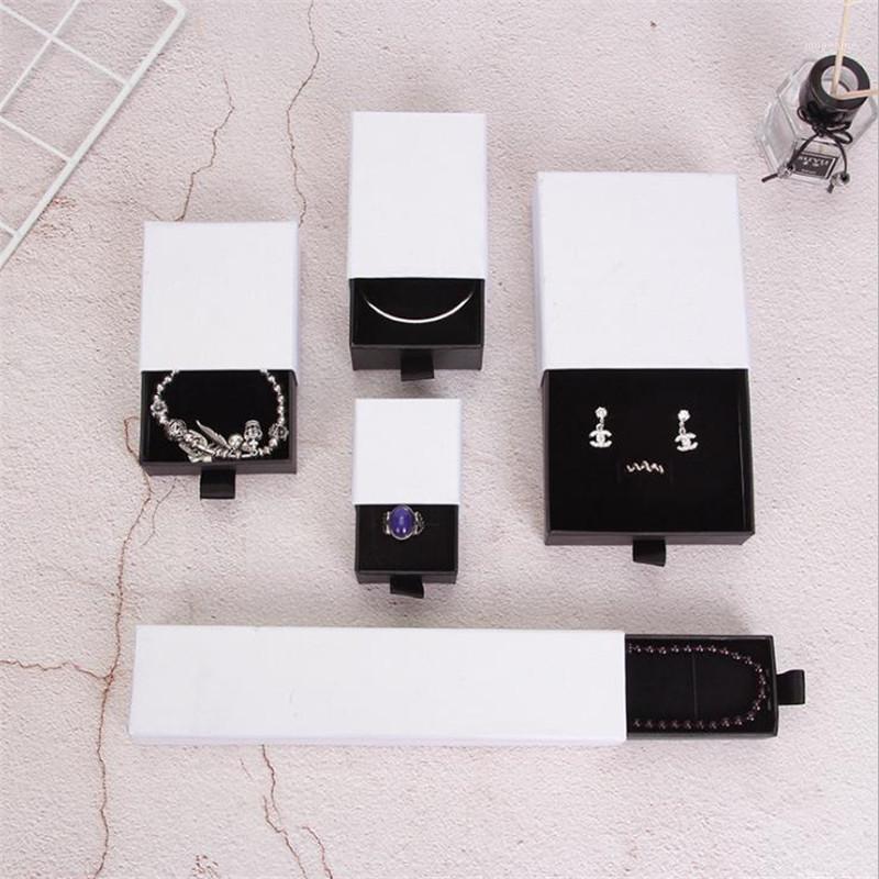 5pcs/lot White Simple Ring Earring Watch Necklace Small Storage Box Black Carton Drawer Jewelry Box Portable Blue Gift1
5pcs/lot White Simple Ring Earring Watch Necklace Small Storage Box Black Carton Drawer Jewelry Box Portable Blue Gift1