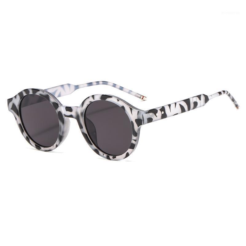 Fashion Retro Round Sunglasses Women Men Brand Design Transparent Acrylic Material Lenses 4 Colors 3316 UV400 Protection Eyewear1
Fashion Retro Round Sunglasses Women Men Brand Design Transparent Acrylic Material Lenses 4 Colors 3316 UV400 Protection Eyewear1