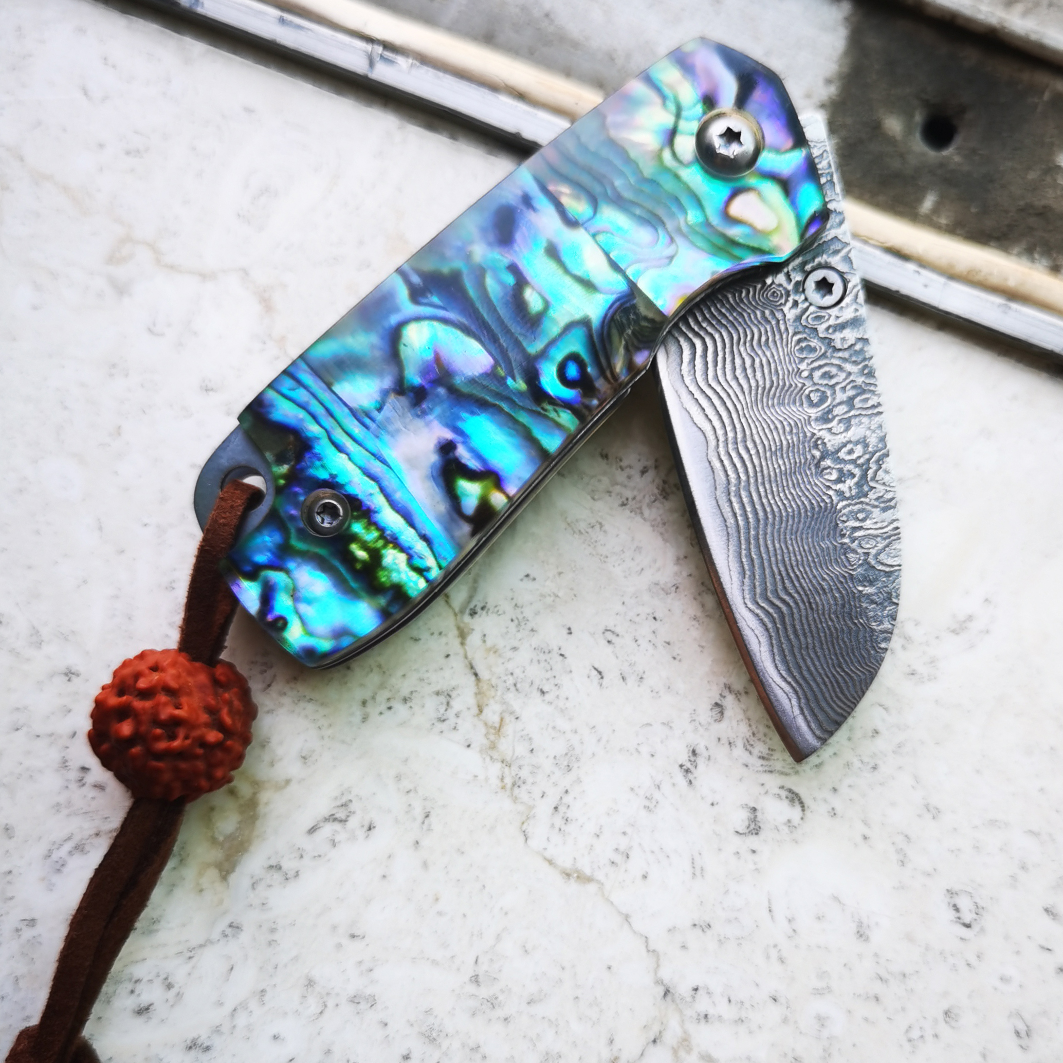 Wonderful great quality abalone handle damascus mini light weight tactical pocket folding knife men gift edc tool knives with gift box
Wonderful great quality abalone handle damascus mini light weight tactical pocket folding knife men gift edc tool knives with gift box