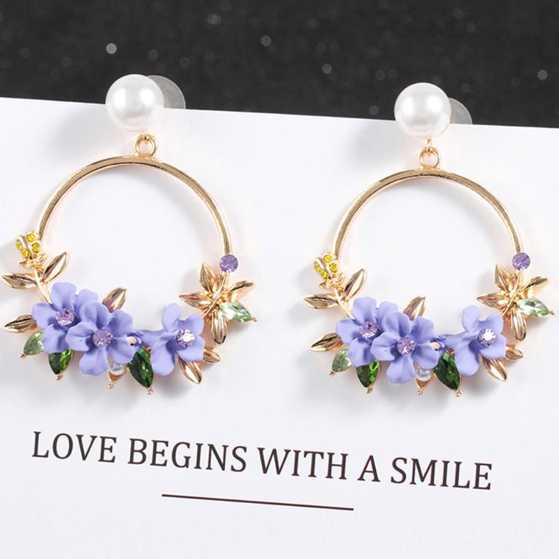 2021 New Fashion Hoop Earrings Summer Elegant Big Circle Flower Women Elegant Earring Simulated Pearl Rhinestone Boucle Romantic
2021 New Fashion Hoop Earrings Summer Elegant Big Circle Flower Women Elegant Earring Simulated Pearl Rhinestone Boucle Romantic