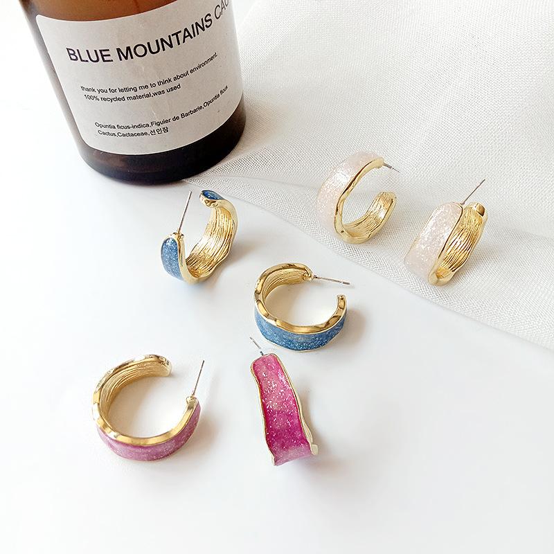 Fashion Minimalist C Shaped Circle Hoop Earrings Female Metal Vintage Colorful Earrings for Women Jewelry Party Gift 2020
Fashion Minimalist C Shaped Circle Hoop Earrings Female Metal Vintage Colorful Earrings for Women Jewelry Party Gift 2020