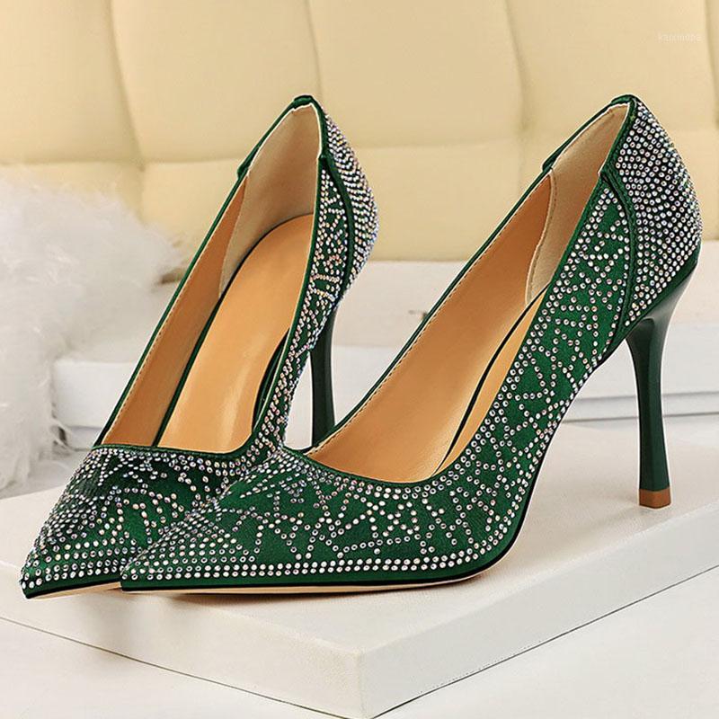 2020 Women 9.5cm High Heels Scarpins Crystal Glitter Pumps Lady Sexy Wedding Bridal Burgundy Heels Fetish Satin Valentine Shoes1, Silver
2020 Women 9.5cm High Heels Scarpins Crystal Glitter Pumps Lady Sexy Wedding Bridal Burgundy Heels Fetish Satin Valentine Shoes1, Silver