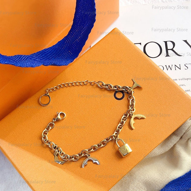 2022 Love Bracelet Designer Jewelry Bangle Stainless Steel Luxury Buckle Jewelrys Women Mens Wedding necklace Bracelets
2022 Love Bracelet Designer Jewelry Bangle Stainless Steel Luxury Buckle Jewelrys Women Mens Wedding necklace Bracelets