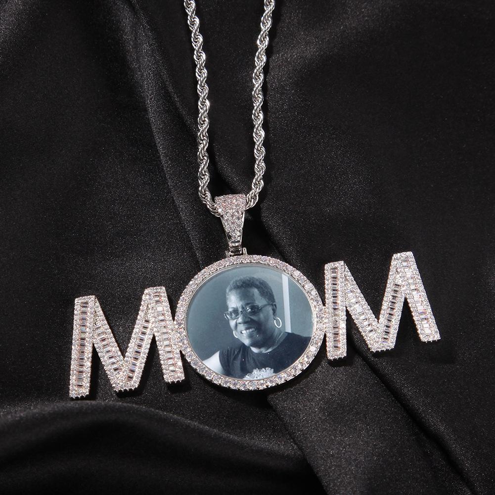 2021 Hip Hop Initial Letter MM Custom Iced Out Round Diy Photo Pendant Necklace Twist Chain Bling Cubic Zirconia Memorial Charm Jewelry Birthday Gifts for Mother
2021 Hip Hop Initial Letter MM Custom Iced Out Round Diy Photo Pendant Necklace Twist Chain Bling Cubic Zirconia Memorial Charm Jewelry Birthday Gifts for Mother