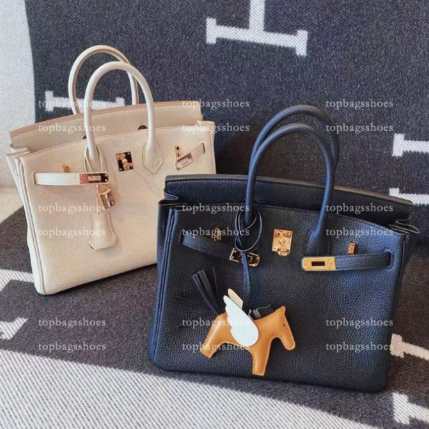 luxurys womens designers bags 40 35cm handbags purses 2021 shoulder crossbody messenger cowhide Genuine real leather fashion gold Large tote graceful clutch Bag, Black
luxurys womens designers bags 40 35cm handbags purses 2021 shoulder crossbody messenger cowhide Genuine real leather fashion gold Large tote graceful clutch Bag, Black