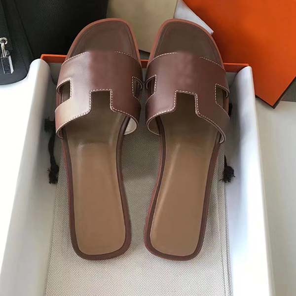 Classic Luxury Designer Women Slipper Fashion Sandals Top-level Genuine Leather Casual Shoes Indoor Flip Flops Size 34-43 With box, Blue
Classic Luxury Designer Women Slipper Fashion Sandals Top-level Genuine Leather Casual Shoes Indoor Flip Flops Size 34-43 With box, Blue