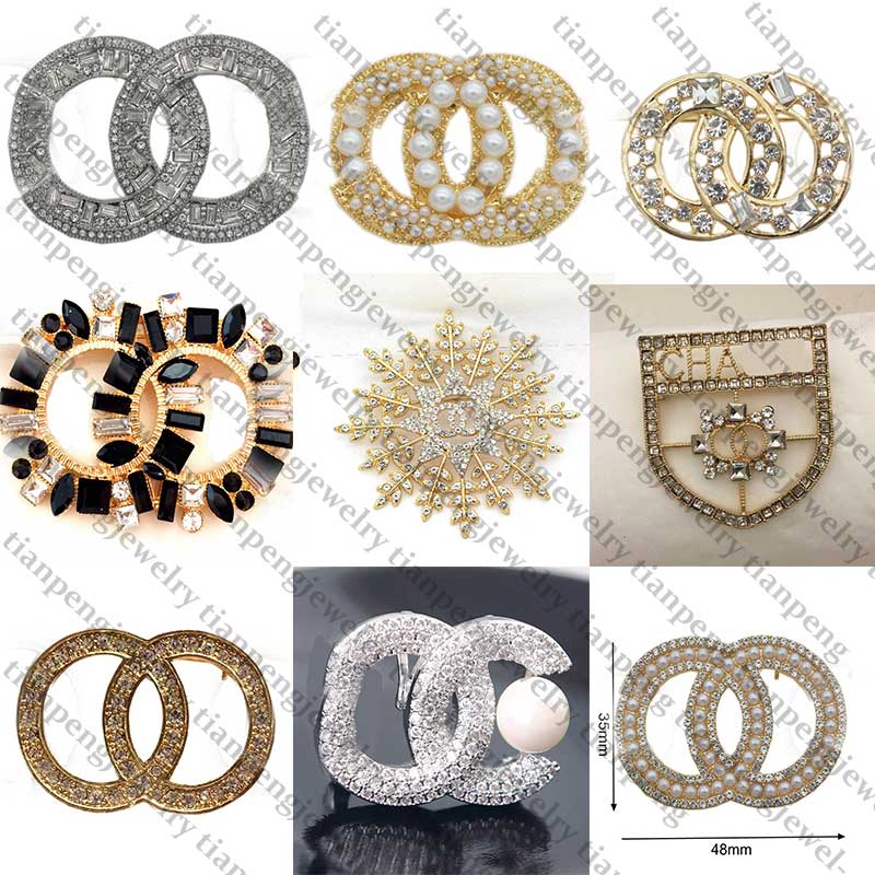 Top Designer Brooch Exquisite Pearl Luxury Brooch Letter Brooches Pins Elegant Fashion Women Costume Jewelry Free Shipping, Gray
Top Designer Brooch Exquisite Pearl Luxury Brooch Letter Brooches Pins Elegant Fashion Women Costume Jewelry Free Shipping, Gray