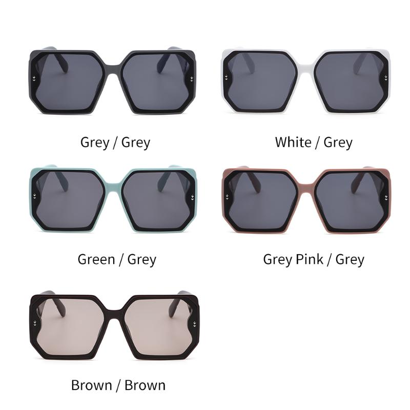 Sunglasses Fashion Oversize Gradient For Women Vintage Alloy Chain Frame Rivet Square Sun Glasses Unisex Elegant Shades
Sunglasses Fashion Oversize Gradient For Women Vintage Alloy Chain Frame Rivet Square Sun Glasses Unisex Elegant Shades