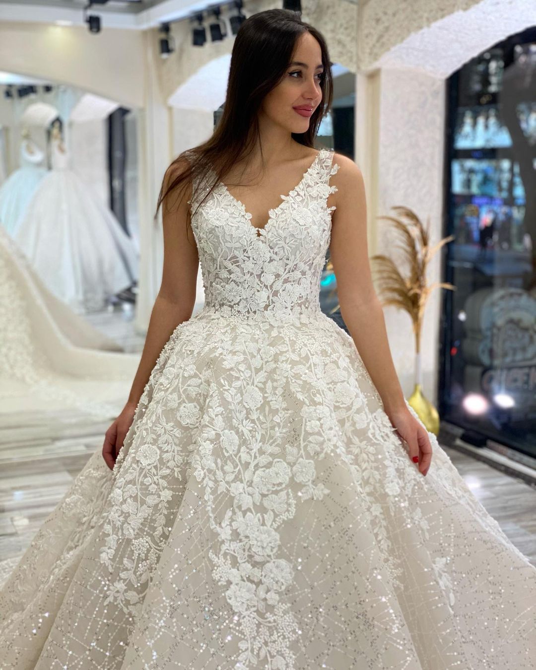 2021 Plus Size Arabic Aso Ebi Sparkly Lace Beaded Wedding Dresses Deep V-neck Bridal Dresses Vintage Sexy Wedding Gowns ZJ362