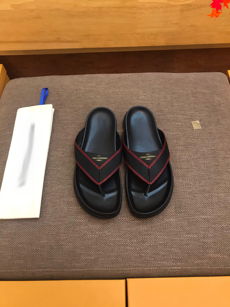 2021 Designer luxurys slippers men sandals fashion beach shoes flip flops flat non-slip classical hole slipper with box size 39-45 -G70, Black
2021 Designer luxurys slippers men sandals fashion beach shoes flip flops flat non-slip classical hole slipper with box size 39-45 -G70, Black