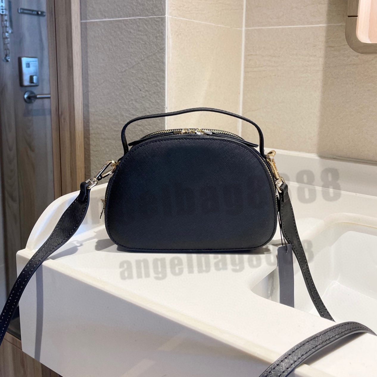 Messenger Bags Luxury Designer Brand Fashion Shoulder mini Handbags High Quality Women chains letter purse phone bag wallet cross body lady semicircle temperament, No bags
Messenger Bags Luxury Designer Brand Fashion Shoulder mini Handbags High Quality Women chains letter purse phone bag wallet cross body lady semicircle temperament, No bags
