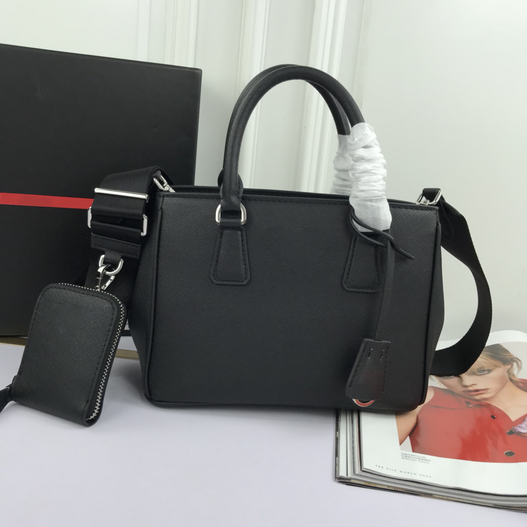2021 brand luxury cross pattern leather handbag three in one lady killer bag messenger bag triangle decoration super large capacity 23*16cm, Contact us to see more
2021 brand luxury cross pattern leather handbag three in one lady killer bag messenger bag triangle decoration super large capacity 23*16cm, Contact us to see more