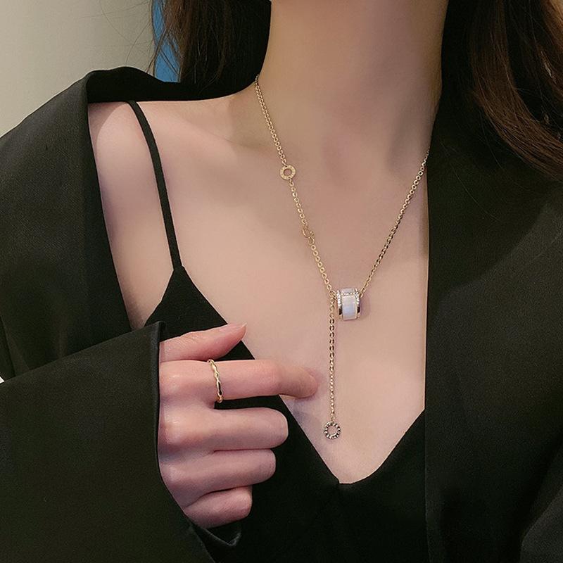Pendant Necklaces Small Waist Adjustable Necklace Women's Fashionable Elegant Light Luxury Clavicle Chain Fashion
Pendant Necklaces Small Waist Adjustable Necklace Women's Fashionable Elegant Light Luxury Clavicle Chain Fashion
