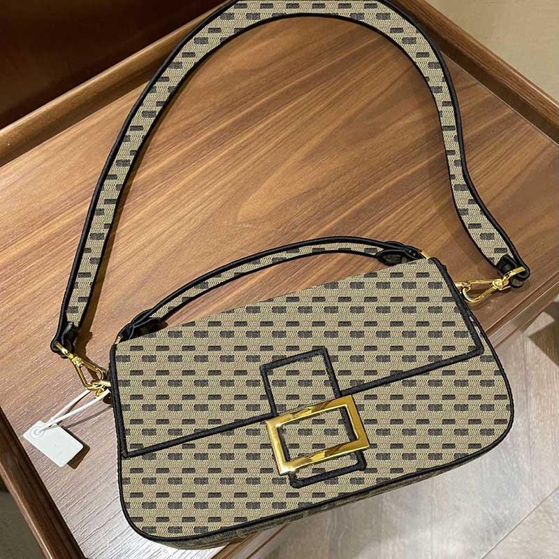Ladies luxury design brand baguette bag leather messenger bag fashion high quality one shoulder handbag lady shopping bag free original box
Ladies luxury design brand baguette bag leather messenger bag fashion high quality one shoulder handbag lady shopping bag free original box