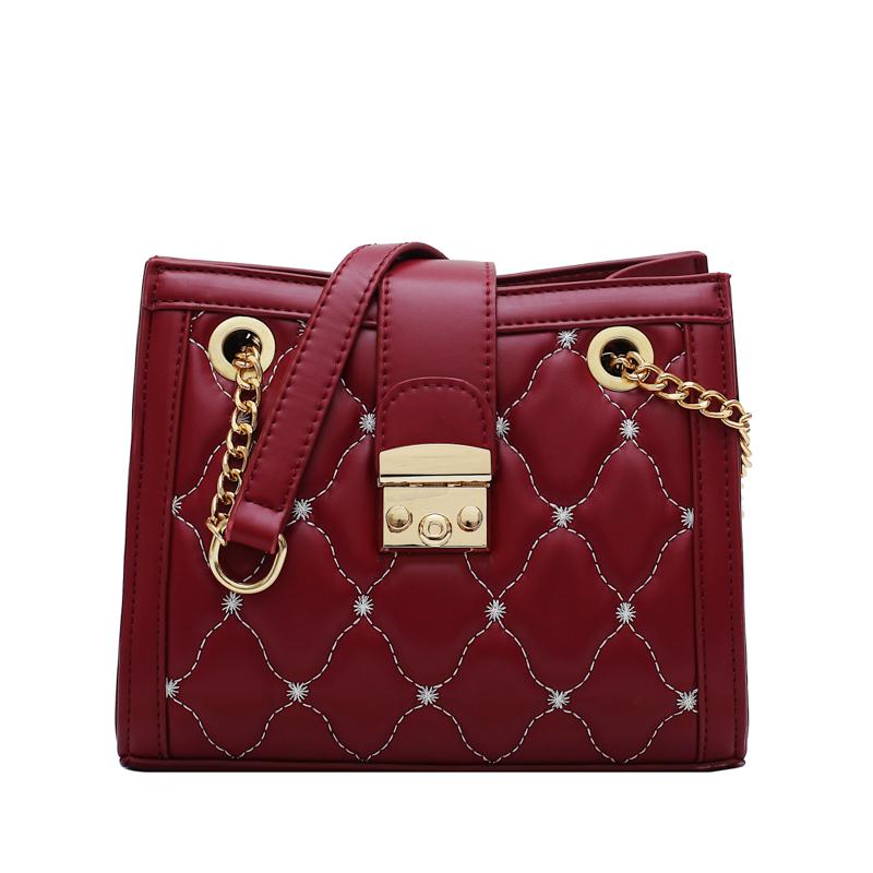 Lattice Big Tote bag 2021 Fashion New High Quality Leather Women's Designer Handbag High capacity Chain Shoulder Messenger Bag, 20 cm red
Lattice Big Tote bag 2021 Fashion New High Quality Leather Women's Designer Handbag High capacity Chain Shoulder Messenger Bag, 20 cm red