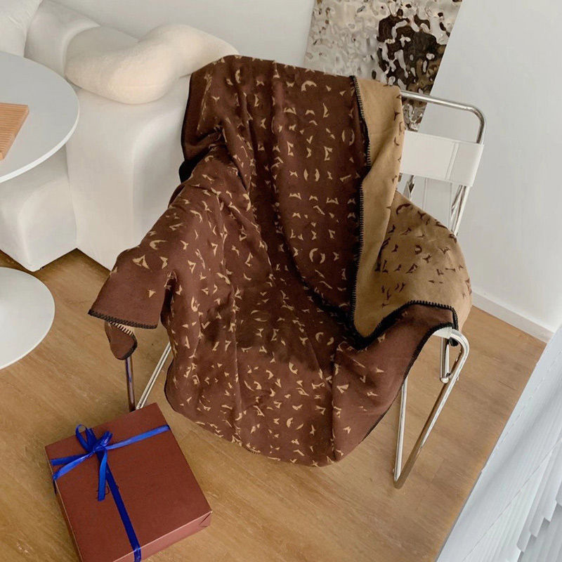 Limited edition Luxurys designers Light Brown Warm Blanket Autumn Winter Thicken Fur Blankets Office Napping Shawl Women Absorbent Sofa
Limited edition Luxurys designers Light Brown Warm Blanket Autumn Winter Thicken Fur Blankets Office Napping Shawl Women Absorbent Sofa