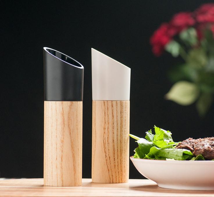 Wooden Salt And Pepper Grinder Oak Wood Pepper Mills Hand Movement Grinding Kitchen Cooking Tools Wholesale