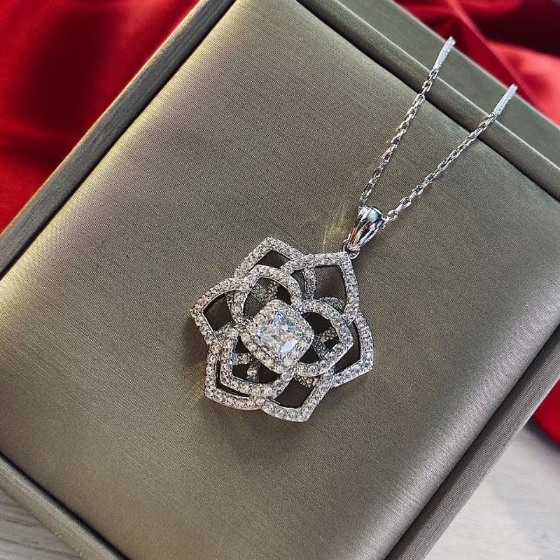 OEVAS 100% 925 Sterling Silver Sparkling Full High Carbon Diamond Hollow Flower Pendant Necklace For Women Party Fine Jewelry
OEVAS 100% 925 Sterling Silver Sparkling Full High Carbon Diamond Hollow Flower Pendant Necklace For Women Party Fine Jewelry