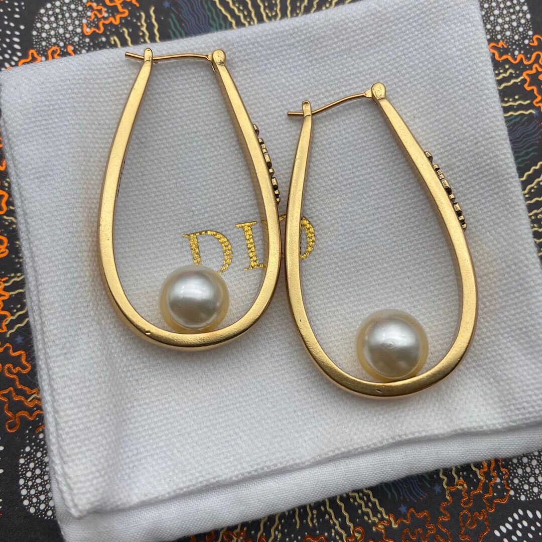 Hoop are suitable for women D Letter Pendant earrings gifts white pearl love earrings Fashion Brand luxury jewelry
Hoop are suitable for women D Letter Pendant earrings gifts white pearl love earrings Fashion Brand luxury jewelry