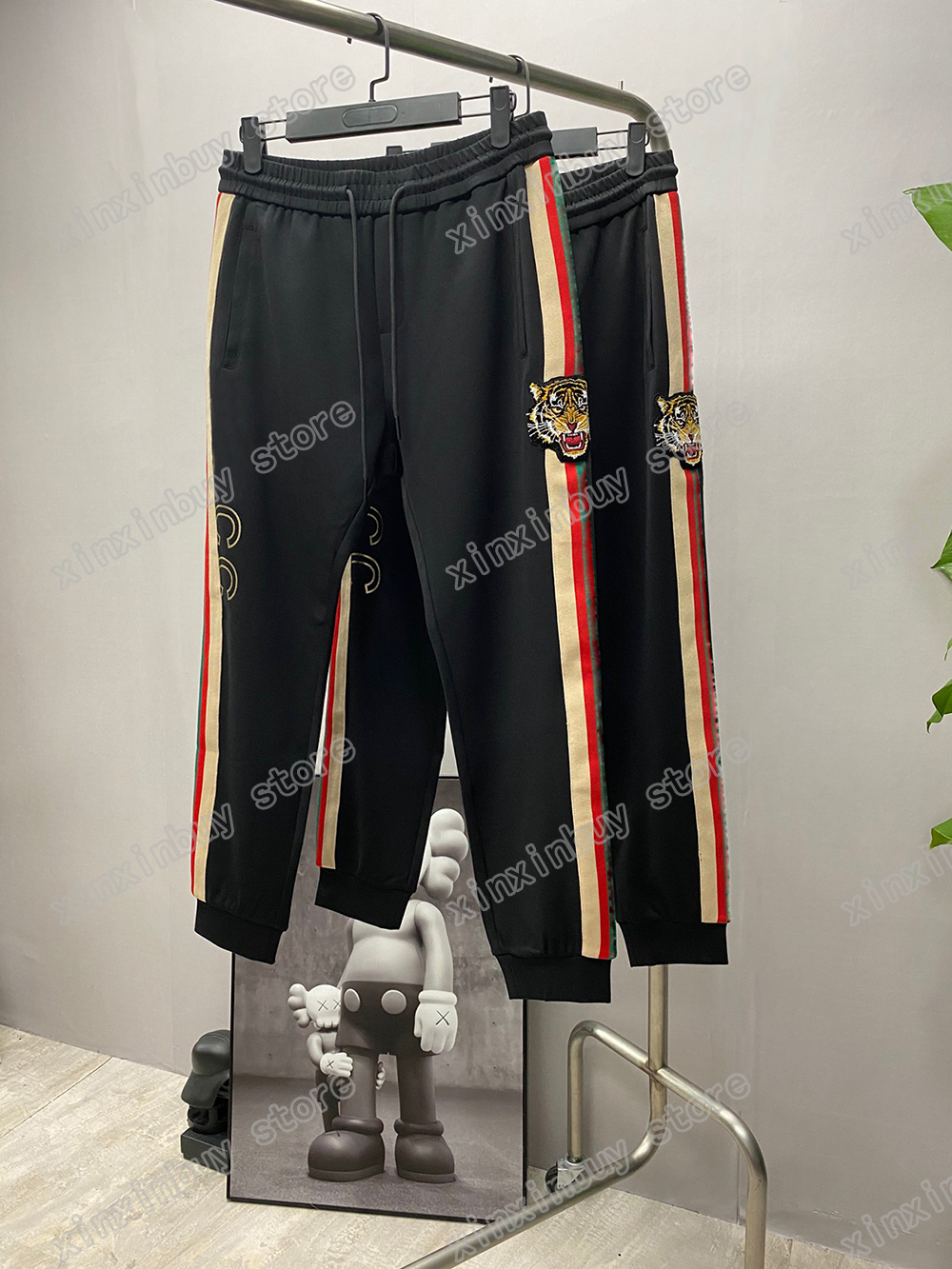 21ss France Mens womens designer pants fashion Italy pant tiger Embroidery pocket men women casual cotton Black navy blue M-4XL
21ss France Mens womens designer pants fashion Italy pant tiger Embroidery pocket men women casual cotton Black navy blue M-4XL