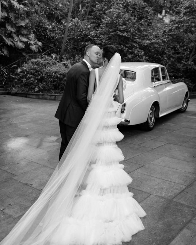 Summer A Line Wedding Dresses Cascading Ruffles V Neck Tiered Skirts Country Bridal Gowns Sexy Illusion Wedding Robe