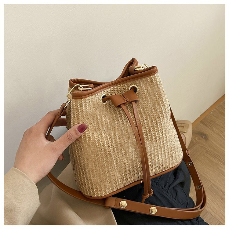 Lady handbags pochette bag Chain Crossbody Fashion Small Shoulder Bags purse multi color straps Polychromatic personality Straw leisure style
Lady handbags pochette bag Chain Crossbody Fashion Small Shoulder Bags purse multi color straps Polychromatic personality Straw leisure style