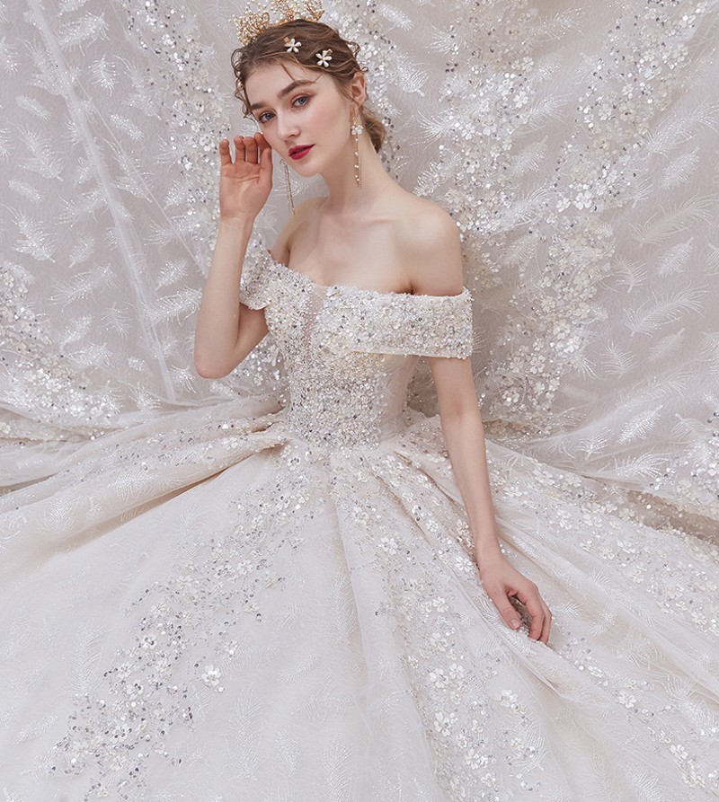 2021 New Luxury Off the Shoulder Flowers Lace Ball Gown Wedding Es Elegant Appliques Beaded Chapel Train Vintage Bridal Gowns Su6b, Champagne
2021 New Luxury Off the Shoulder Flowers Lace Ball Gown Wedding Es Elegant Appliques Beaded Chapel Train Vintage Bridal Gowns Su6b, Champagne