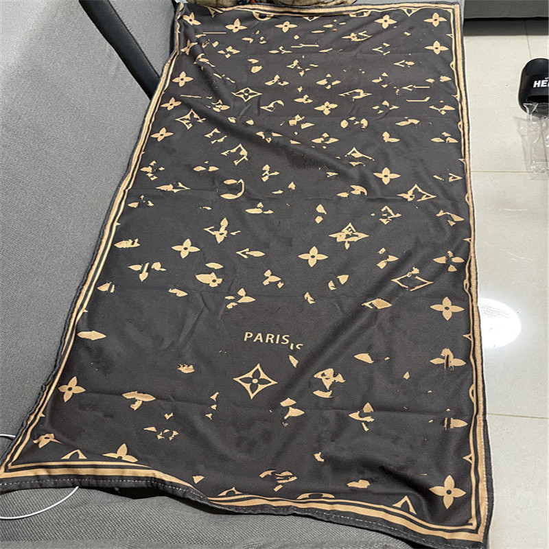 unisex casual ins style beach towel fashion summer bath towels high quality top classic home gift
unisex casual ins style beach towel fashion summer bath towels high quality top classic home gift
