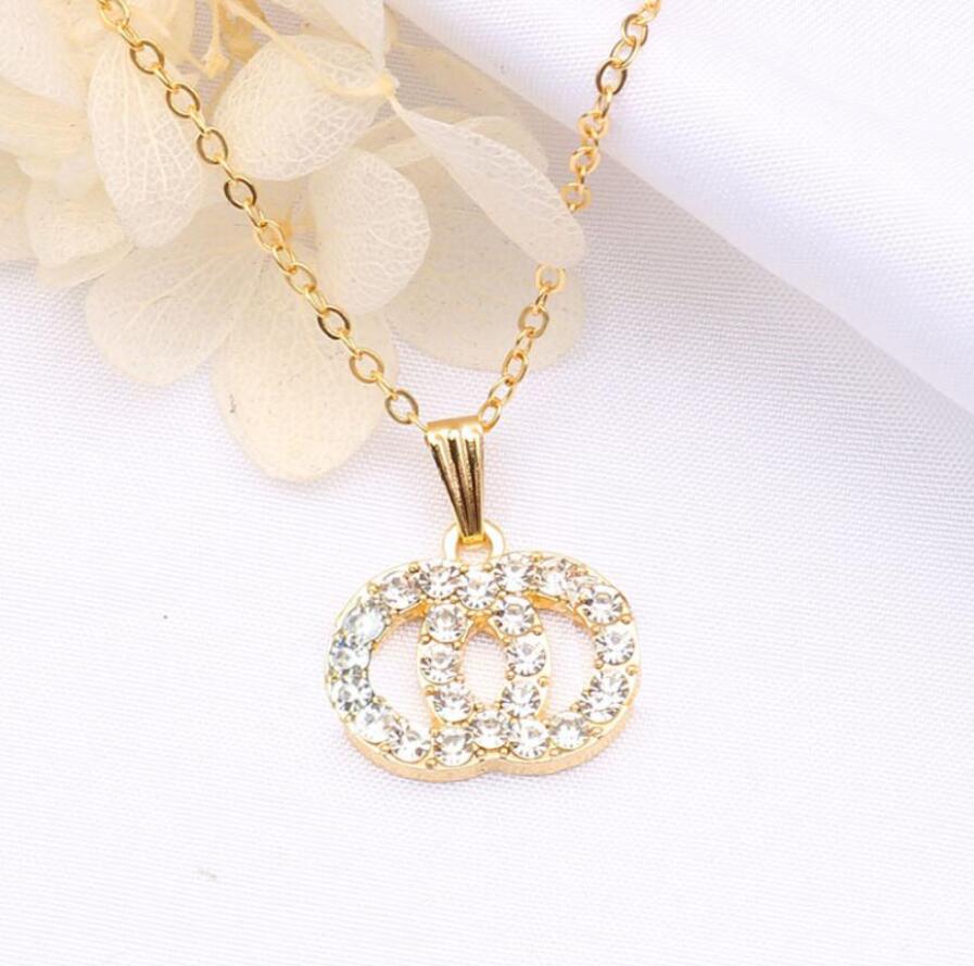 Luxury Designer Brand Letter Pendant Necklaces 18K Gold Plated Crysatl Pearl Rhinestone Sweater Newklace Womens Girls Wedding Party Jewerlry Accessories Gift
Luxury Designer Brand Letter Pendant Necklaces 18K Gold Plated Crysatl Pearl Rhinestone Sweater Newklace Womens Girls Wedding Party Jewerlry Accessories Gift