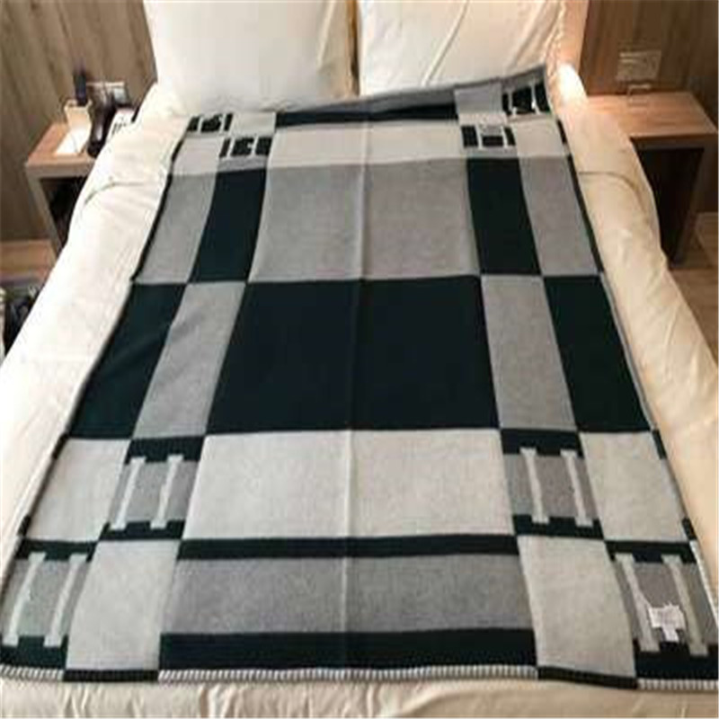High Quality Home Blanket Soft Touch Warm Sofa Bed Quilt Fall Winter Hotel Outdoor Blankets
High Quality Home Blanket Soft Touch Warm Sofa Bed Quilt Fall Winter Hotel Outdoor Blankets