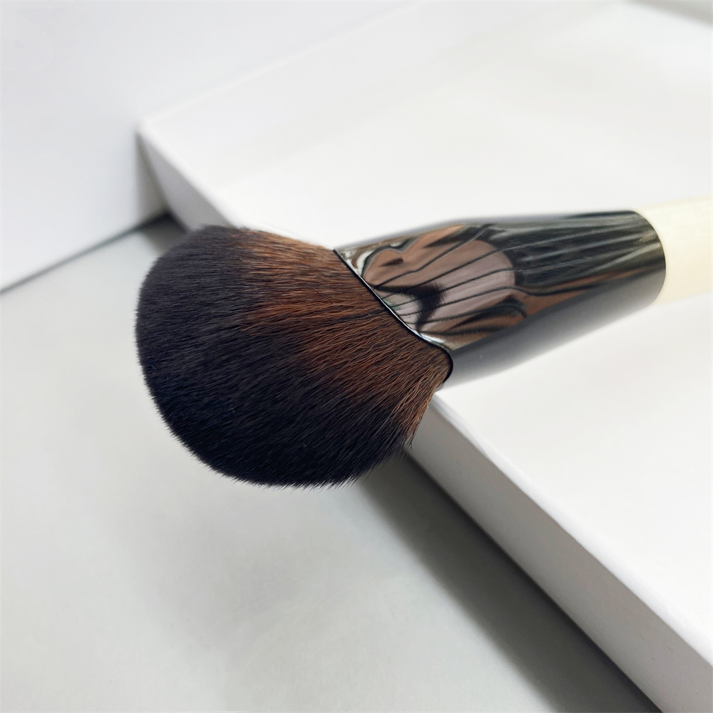 PRECISE BLENDING Makeup Fan Brush - Dense Fan Shaped Highlighting Contouring Powder Blush Beauty Cosmetics Tool