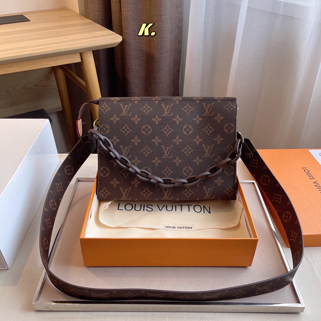Luxurys Designer Top quality Louis vuitton shoulder bag hobo women coussin camera Genuine leather free handbag MON0GRAM Crossbody purse clut
Luxurys Designer Top quality Louis vuitton shoulder bag hobo women coussin camera Genuine leather free handbag MON0GRAM Crossbody purse clut