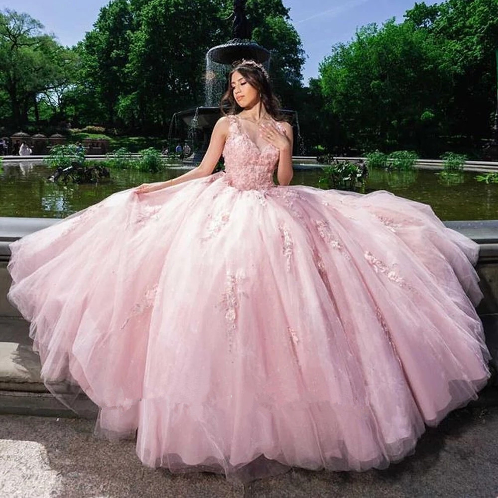 Elegant Pink Lace Appliques Ball Gown Quinceanera Dresses Sexy V Neck Plus Size Sweep Train Blackelss Formal Prom Party Gowns Sweet 16 Dress Vestidos 