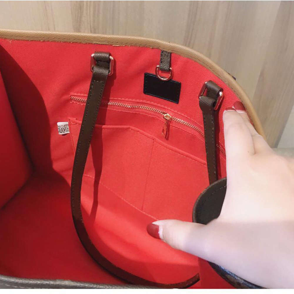 7A+ Luxury top quality new bag women brand luxurys design totes flowers handbags large size Genuine Leather come with box and Silk scarves suppo, Black
7A+ Luxury top quality new bag women brand luxurys design totes flowers handbags large size Genuine Leather come with box and Silk scarves suppo, Black