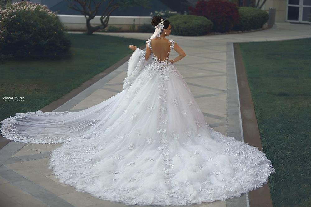 2021 Princess Ball Gown Wedding Dresses vestido noiva de renda 3D Floral Lace Applique Royal Train Bridal Gowns Arabic Backless Free shippin